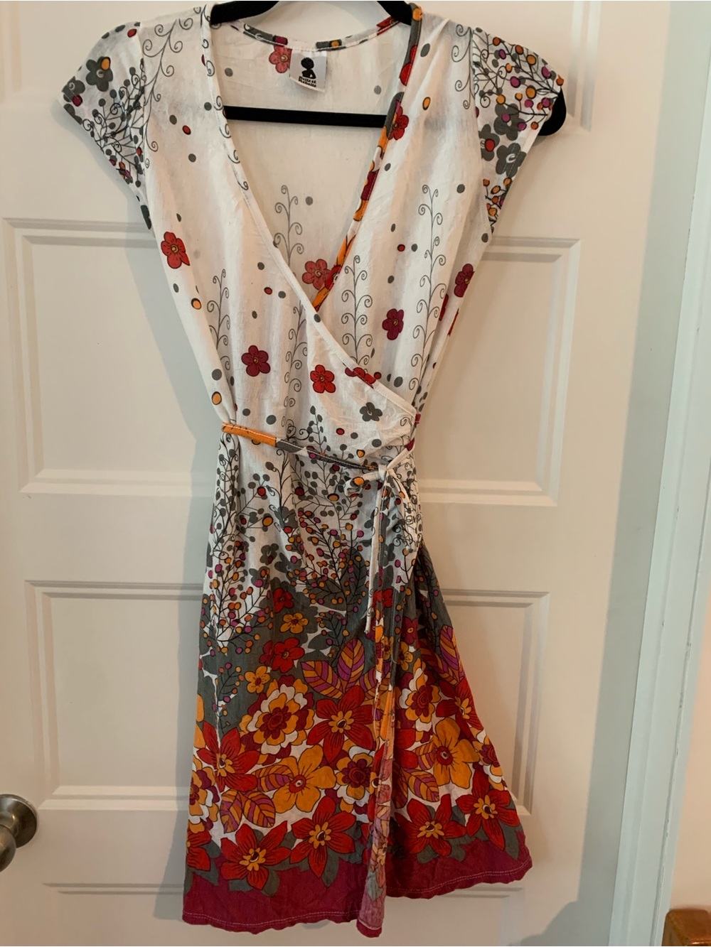 Belle & Rebelle , Women's Floral Wrap Dress - White with Red & Orange Flowers